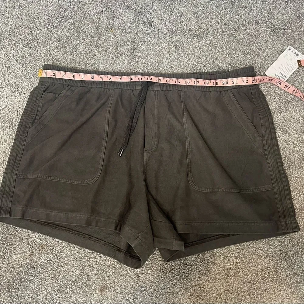 Athleta Farallon Shorts, Cypress Green
